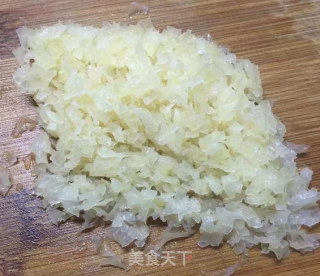 银耳红枣雪梨汤的做法步骤：1