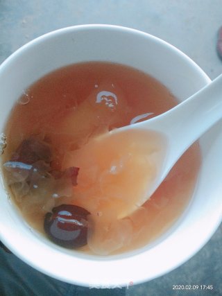 银耳红枣雪梨汤的做法步骤：2