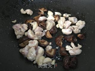 香菇鸡丁焖饭的做法步骤：10