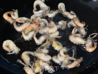 煎小虾的做法步骤：5
