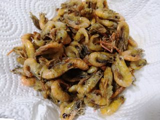 煎小虾的做法步骤：6