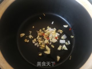 牛腩菠菜土豆粉的做法步骤：1