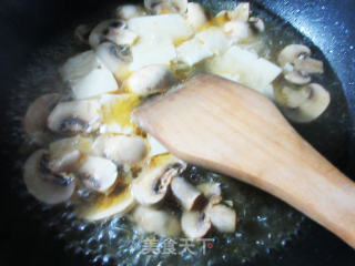 榨菜丝蘑菇豆腐汤的做法步骤：5