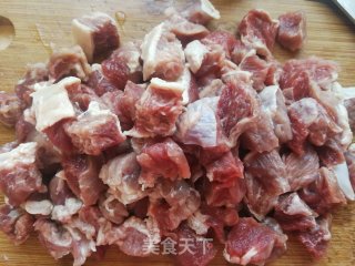 麻辣牛腩的做法步骤：2