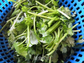 香菜拌牛肉的做法步骤：2