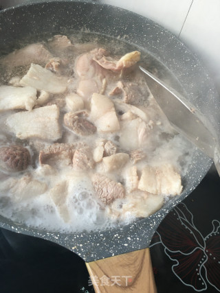 红烧驴肉的做法步骤：1