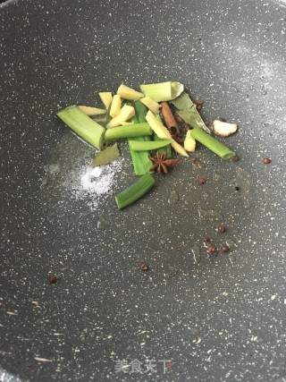 红烧驴肉的做法步骤：6