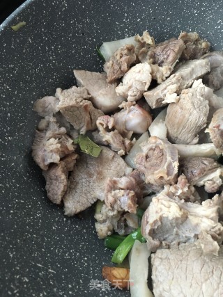红烧驴肉的做法步骤：7