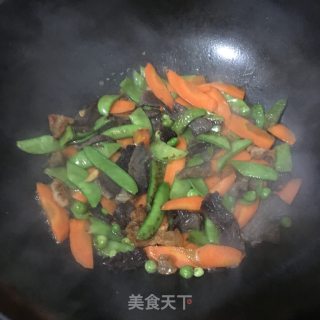 牛肉炒香芹时蔬的做法步骤：4