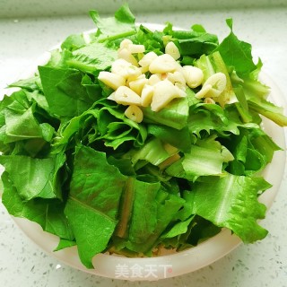 素炒油麦菜的做法步骤：2