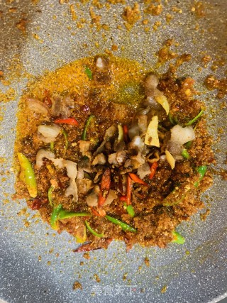 五花肉炒渣海椒的做法步骤：5
