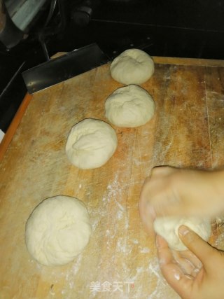 葱油饼的做法步骤：2