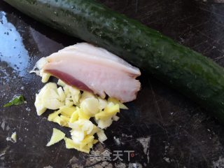 腊肉炒黄瓜的做法步骤：1