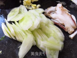 腊肉炒黄瓜的做法步骤：2