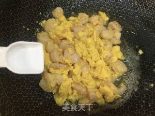 滑蛋虾仁的做法步骤：6
