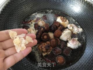 香菇鸡块的做法步骤：7