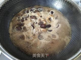 香菇鸡块的做法步骤：8