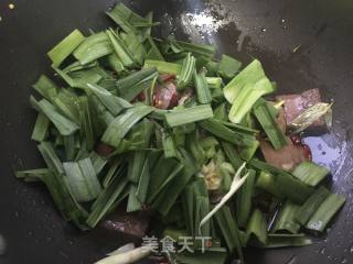 鸭血炒大蒜的做法步骤：11