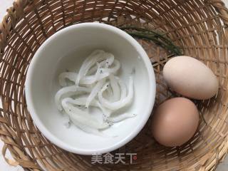 银鱼蒸蛋的做法步骤：1