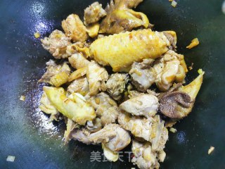 鸡肉炖猴头菇贴饼的做法步骤：7