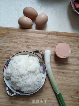 黄金蛋炒饭的做法步骤：1