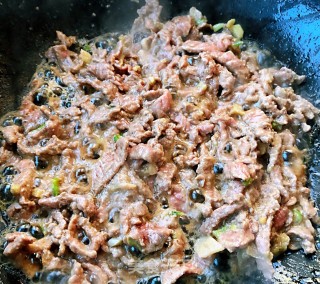 时蔬炒牛肉的做法步骤：7