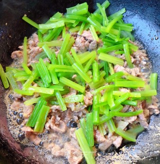 时蔬炒牛肉的做法步骤：8
