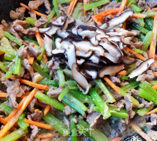 时蔬炒牛肉的做法步骤：9