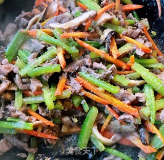 时蔬炒牛肉的做法步骤：10