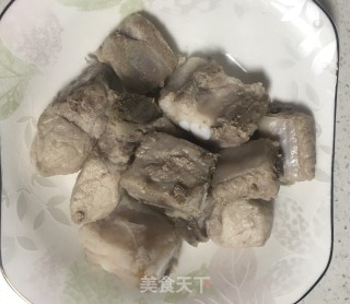 土豆焖排骨的做法步骤：2
