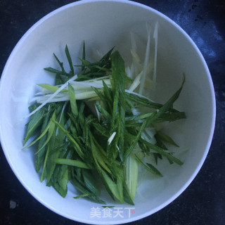 青蒜包菜炒饸饹的做法步骤：3