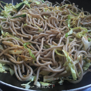 青蒜包菜炒饸饹的做法步骤：7