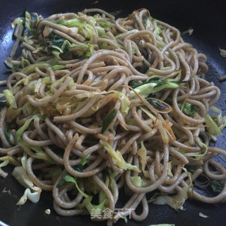青蒜包菜炒饸饹的做法步骤：8