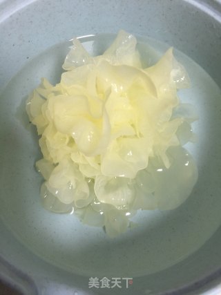 红枣银耳羹的做法步骤：1