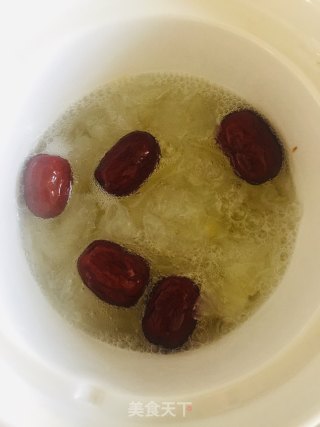 红枣银耳羹的做法步骤：4