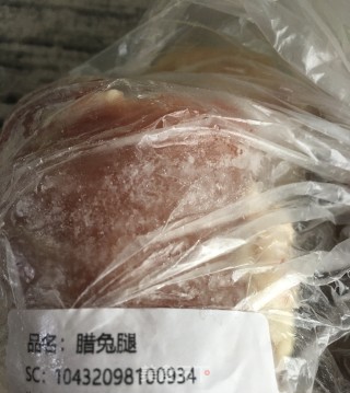 土豆烧辣兔腿的做法步骤：2