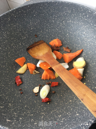 土豆烧辣兔腿的做法步骤：10