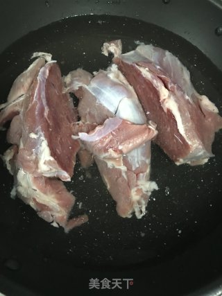 白煮羊肉的做法步骤：1