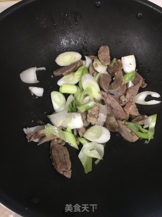 葱爆白切羊肉的做法步骤：2