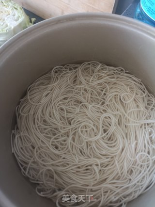挂面炒面的做法步骤：1