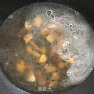 菌菇瘦肉面的做法步骤：2