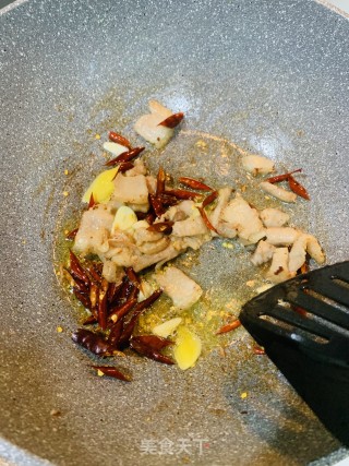 五花肉炒土豆片的做法步骤：2