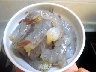 杏鲍菇荷兰豆炒虾球的做法步骤：2