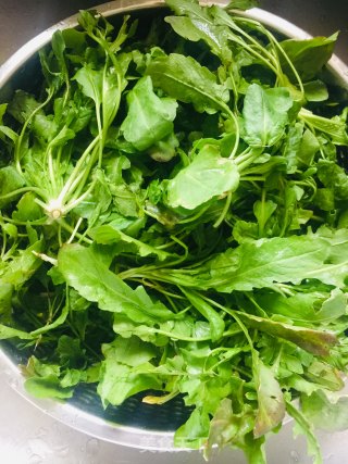 荠菜猪肉烧麦的做法步骤：1