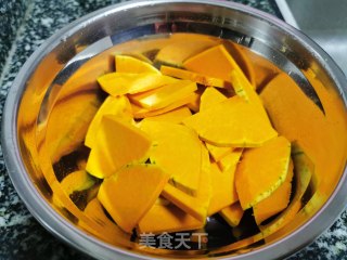 南瓜枣花馍的做法步骤：1
