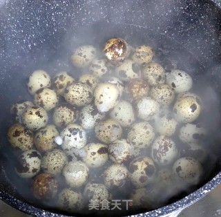 五香鹌鹑蛋的做法步骤：1