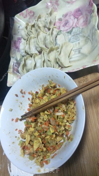 芹菜虾仁饺的做法步骤：3