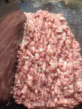 胡萝卜鲜肉包子的做法步骤：1