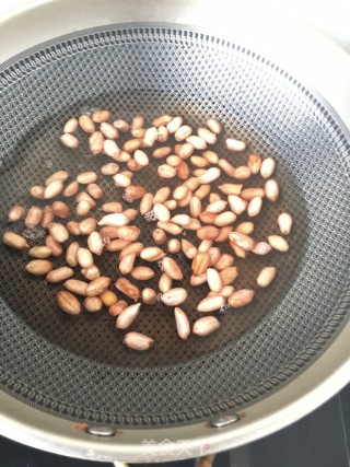 芹菜拌花生米的做法步骤：4