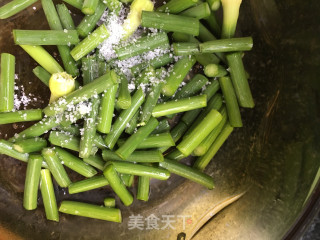 烧驴肉炒蒜苔的做法步骤：3